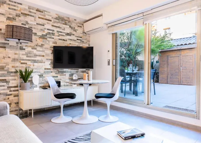 Rare ! Avec Terrasse A 5 Min A Pied Du Palais - Rare ! Avec Terrasse A 5 Min A Pied Du Palais Mae-2433